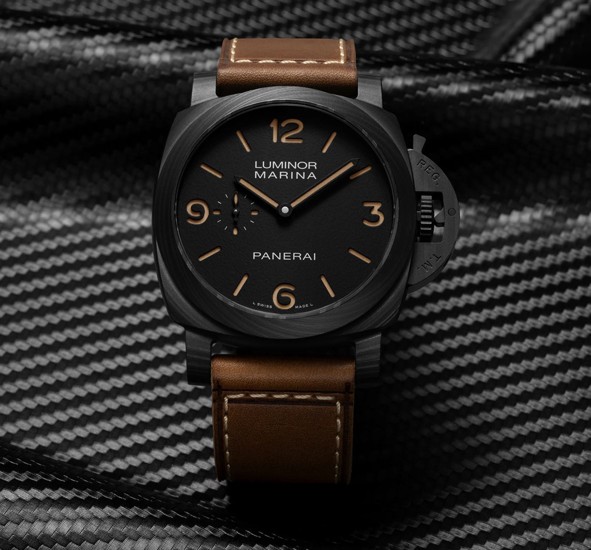Panerai Luminor Marina PAM01707 in Carbotech
