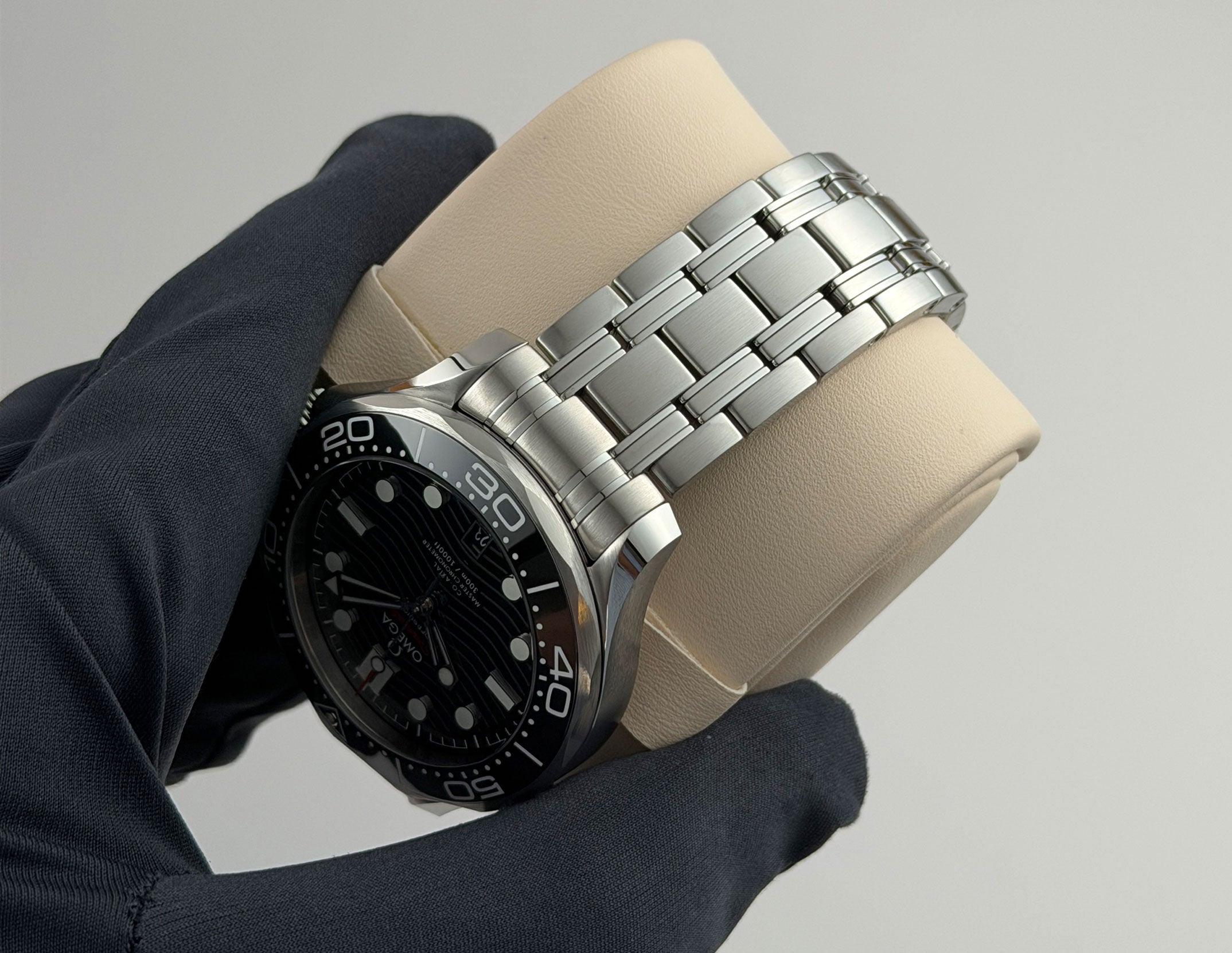 Omega Seamaster Diver 300m Steel 42mm Black Dial 210.30.42.20