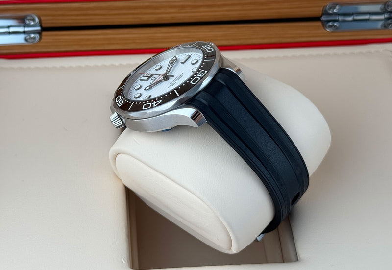 42mm Diver 300m White Dial on Rubber 2021