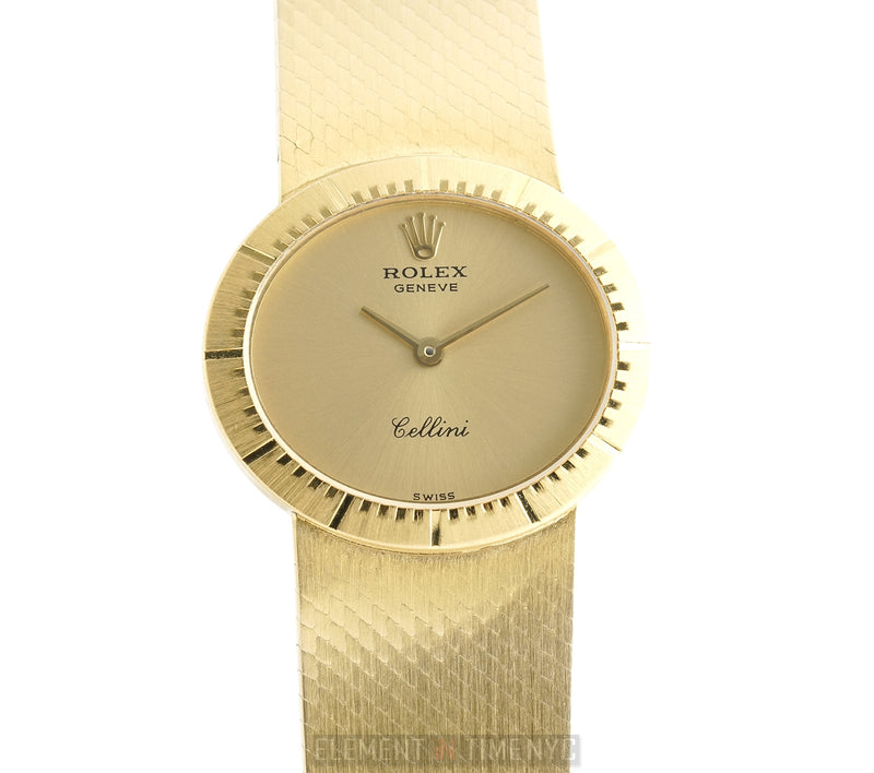 Vintage 18k Yellow Gold Champagne Dial Manual Winding 26mm